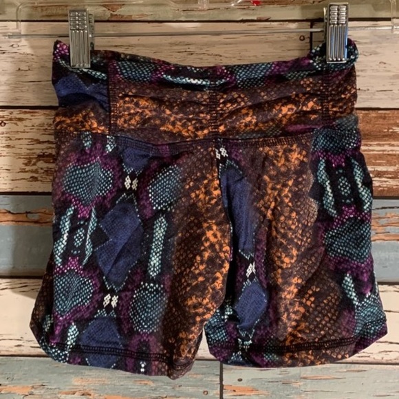 Snake Skin Bootie Shorts - Picture 3 of 4